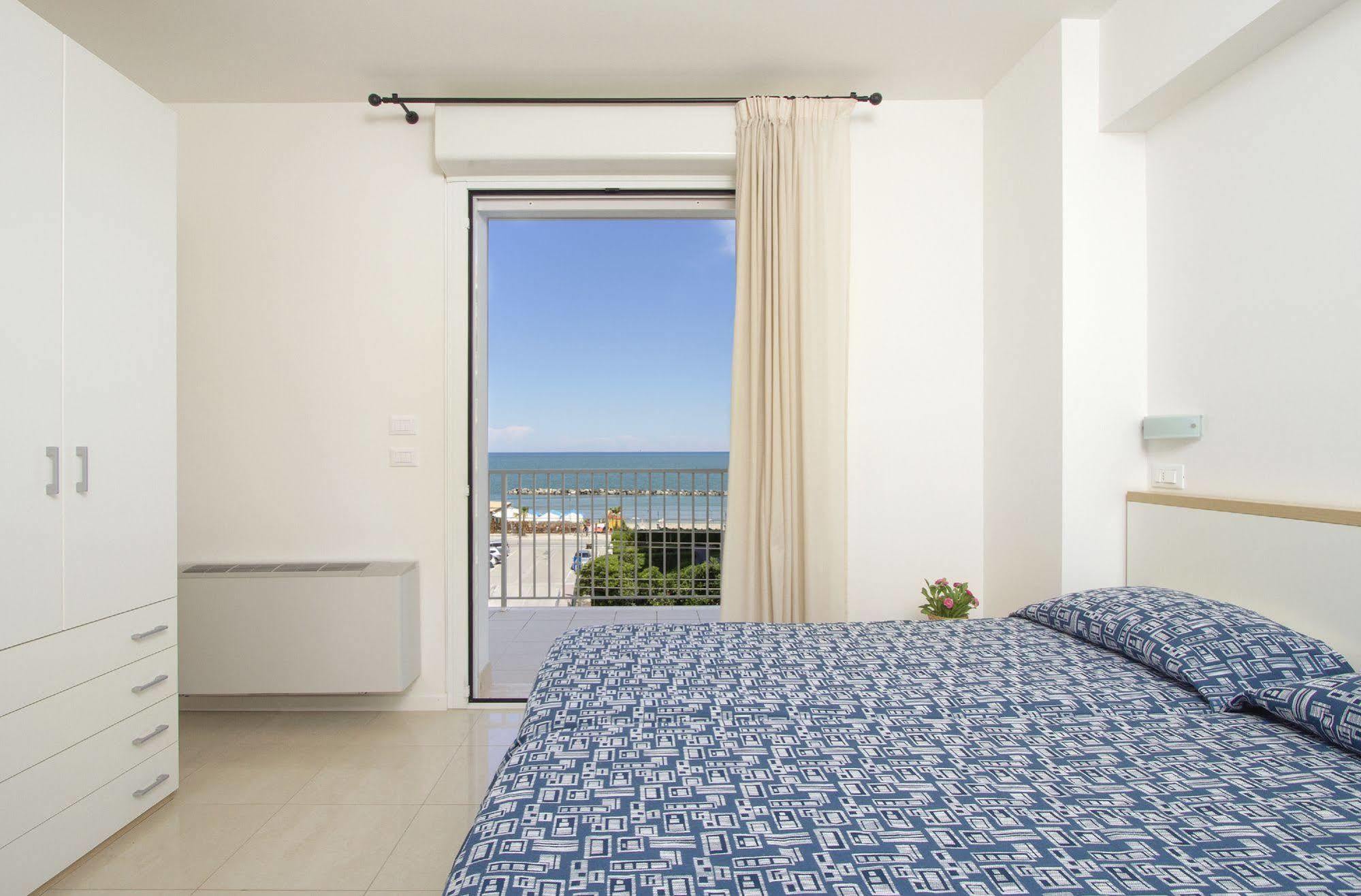 Residence I Delfini Cupra Marittima Extérieur photo